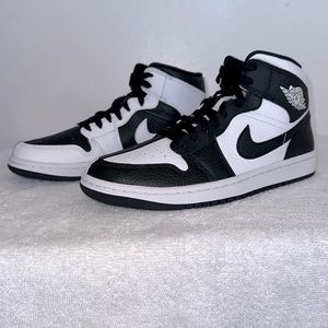 Air Jordan 1 Mid SE. Size 8.5W/7M. White/Black -White.